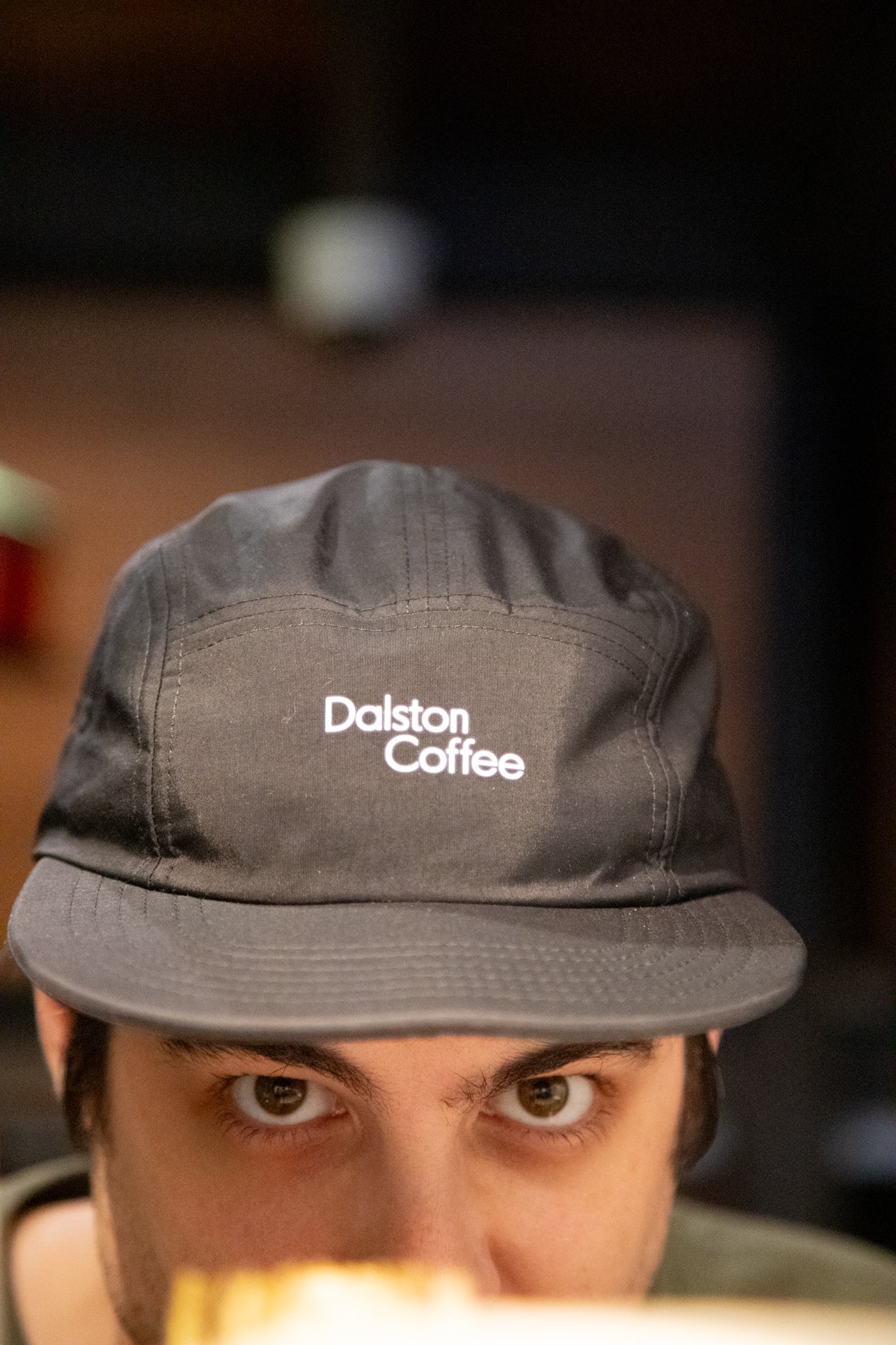 Gorra Dalston Coffee negra hecha con Laser BCN